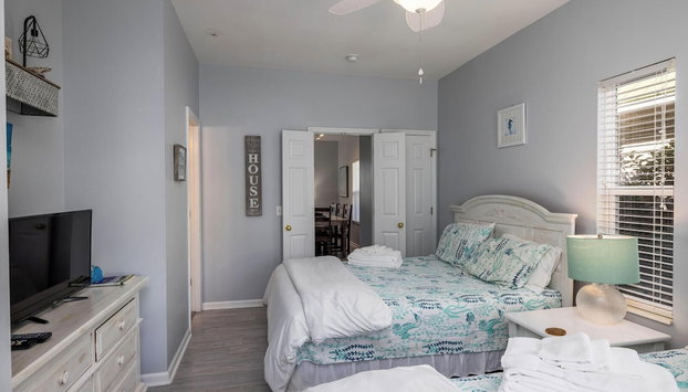 Newly Updated Cottage w/ Amazing Golf Course Views - Near Marina & Beach - Foto 4, Habitación