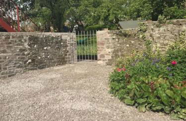 Top Floor at Cantref House - Photo 38