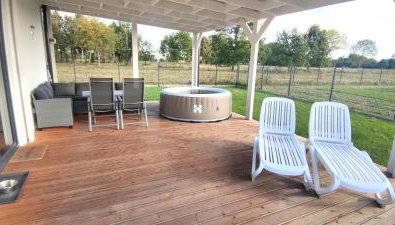Ferienhaus Laura 70qm bis 5 Gäste mit Fass-Sauna, Whirlpool April bis Oktober, 75qm Terrasse und eingezäunten Garten Haustiere willkommen - Foto 3
