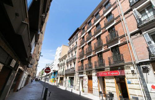 Feelathome Madrid Suites Apartments - Photo 100