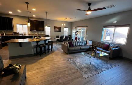 Family Friendly Contemporary House with Pool - Foto 35