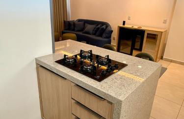 Flat moderno e confortável - excelente localização - Foto 13