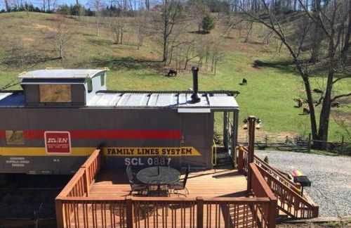 Glamping Caboose Rental Perfect for Families near Clyde, North Carolina - Foto 15