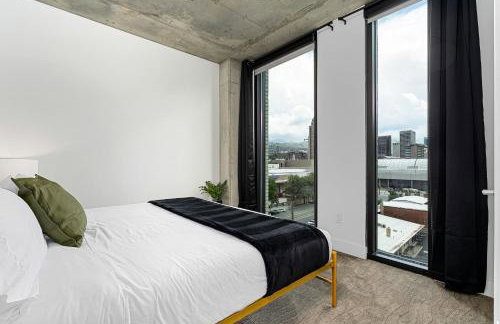 Exceptional 1BD BA-PoolHotTubGymParking- Downtown! - Foto 27