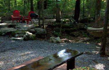 Secluded Watertree Tiny House near Old Hickory Lake – Private Deck, Trails & Breakfast - Foto 13