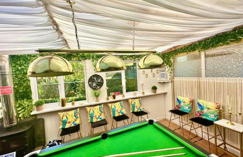 16th Century Farm House,6 Beds,5 BATHROOMS,SLEEPS 15,BBQ,HOT TUB,CINEMA ROOM WITH SURROUND SOUND,With Cymru Holidays - Foto 13