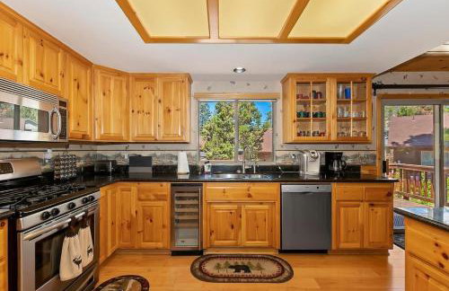 Teakwood Cozy Wood Cabin with Fireplace - Photo 25