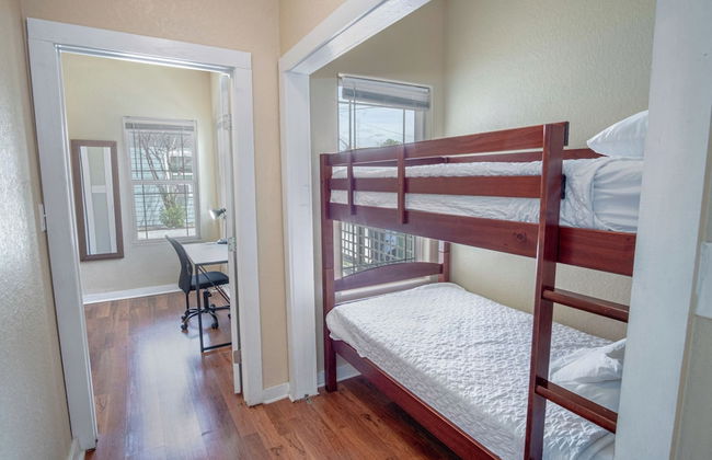 Renovated 2BR Near Downtown SA - Foto 8