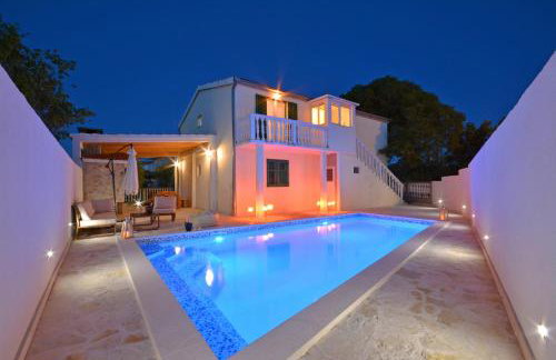 Holiday house with a swimming pool Pozorac, Trogir - 15565 - Foto 2