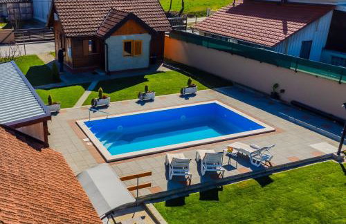 Timber Cottage With Pool - Happy Rentals - Foto 38