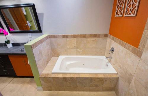 Trendy Modern Loft in Rino Art District - Photo 27