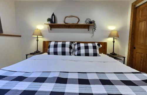 CozyDen - AC, Grill, Bike to Mountain, Porch! - Foto 19