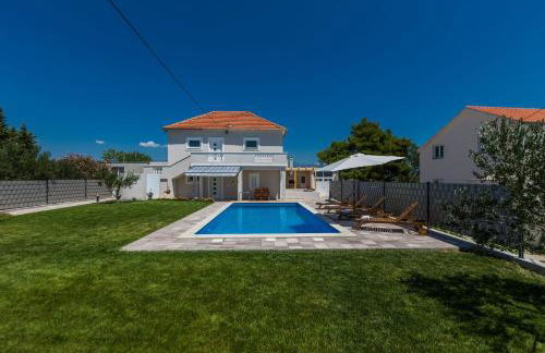 Serene Escape Near Zadar With Private Pool & Charming Outdoor Oasis - Foto 75