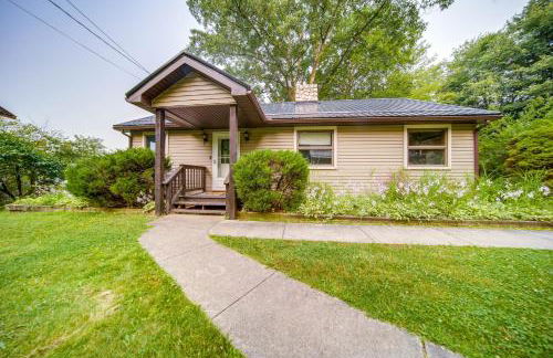 Custom-Built Lakefront Cottage with Spacious Yard! - Foto 22