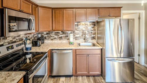 Ski-In Ski-Out Sugar Mountain Getaway with Views and Heated Pool, Hot Tub, Sauna, Gym, and EV - Foto 5