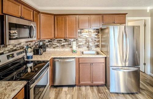 Ski-In Ski-Out Sugar Mountain Getaway with Views and Heated Pool, Hot Tub, Sauna, Gym, and EV - Foto 5