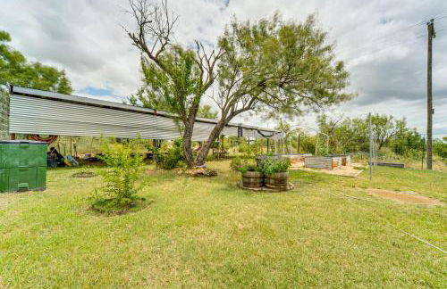 20-Acre Property with Trail Hill Country Hideaway! - Foto 27