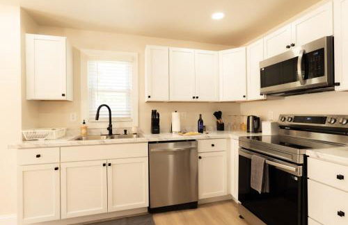 Work, Rest and Gather - Spacious 3BR with Modern Charm - Foto 11