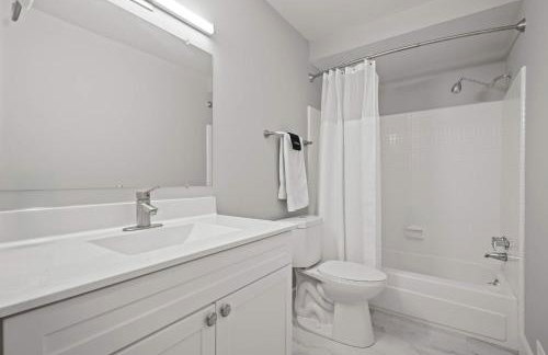 Stylish & Modern Unit Prime Location & Comfort - Foto 11