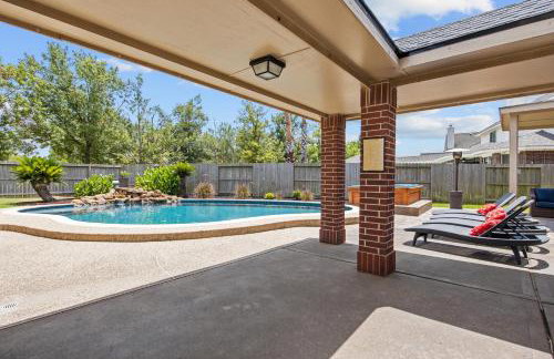 Upscale 4BR Cypress Home w Pool, Hot Tub, Theater, Sleeps 20 - Foto 46