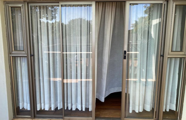 Luxurious 4 bed With Pool in Helensvale - 2255 - Foto 47