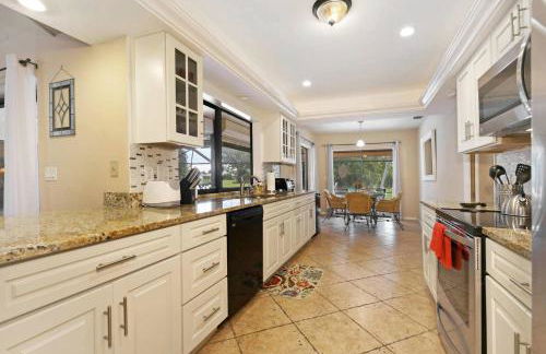 Villa Milano - Electric-heated pool home w/spa in quiet neighborhood & pet-friendly! - SWFL Rentals - Foto 6