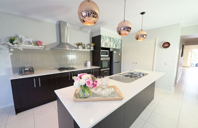 Designer Decor Home 8Bed WilliamsLanding - Photo 23