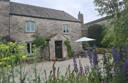 The Old Farmhouse, Yealand Redmayne, a characterful cottage in a rural setting - Photo 13