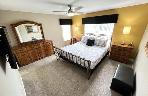 Magical Lakeview 4 Master Suites Pool Hot Tub BBQ Home Theater 2 Miles Disney - Foto 53