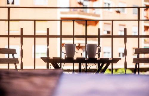 Beautifully Designed Studio with Lots of Natural Light - Photo 3