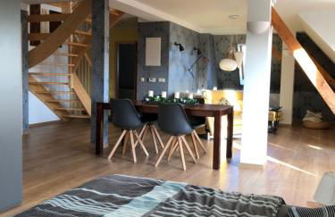 Maisonette Wohnung mit Blick über die Stadt - Foto 1