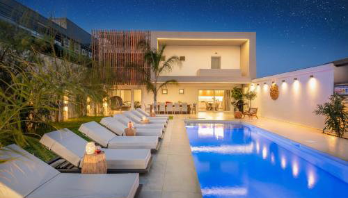 Hypnosis Beachside Villa with Private Heated Pool - Foto 1, sunbed