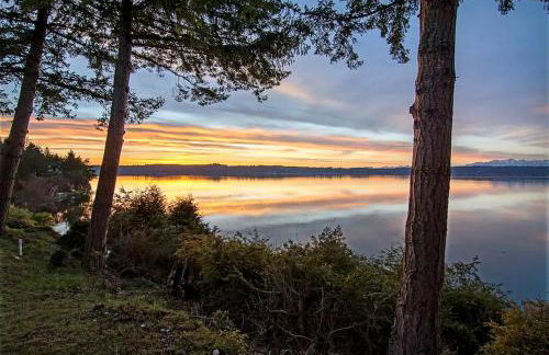 Incredible Sunset at Beachfront Glamping Cabin on Private, Herron Island with Fire Pit and Kayaking near Olympia, Washington - Foto 33