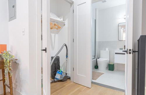 Bright Studio Duplex with Private Backyard - Foto 22