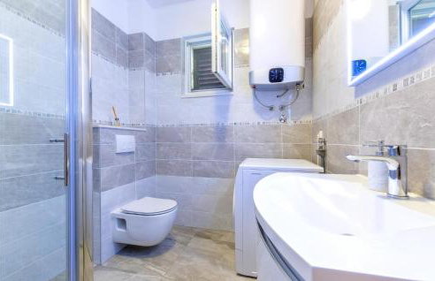 Four-Bedroom Apartment In Srinjine - Photo 19