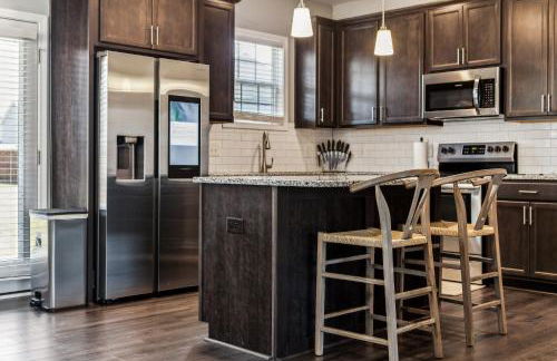 Family-Friendly 4BR Home with BBQ & Free Parking - Foto 36