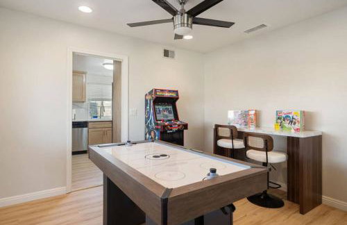 Sunlit Oasis with Heated Pool and Jacuzzi 20 minutes to Disneyland - Foto 34