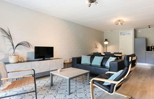 Modern Stay Near the Beach - Photo 11