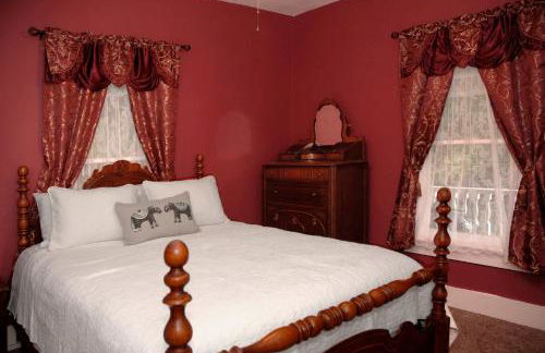 Historic Luxury Two Bedroom Apartment - Photo 10