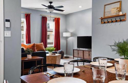 Hot Tub N64 Mins to Downtown Sleeps 8 - Foto 34