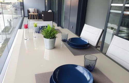 Rooftop pool near the beach and Barcelona - Photo 52