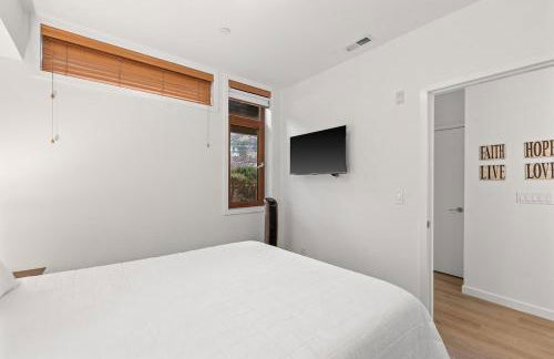 Lakeside luxury with hot tub and pool - Foto 80