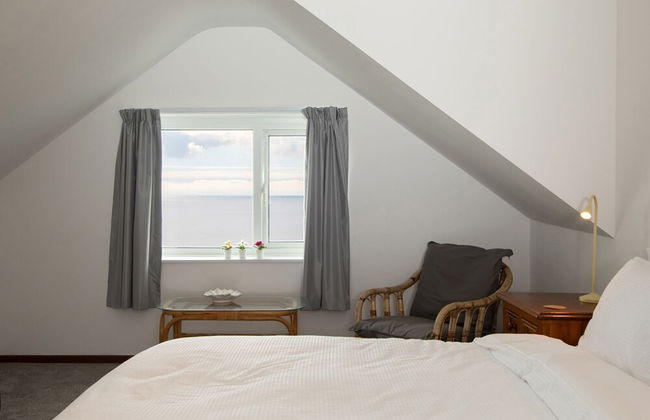 Stunning Beachfront Apt w Balcony Sea Views - Foto 5