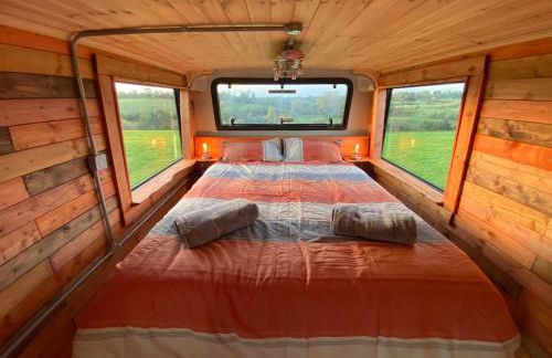 Sleeps 18 Double Decker Bus Hot Tub Sauna Cinema Pets - Foto 36