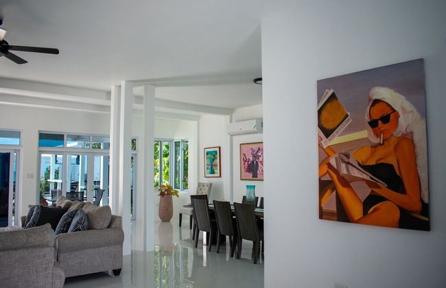 The W Villa 5 B R Oceanfront w Staff - Photo 6