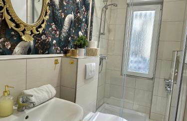 Premium-Apartment im Duisburger Süden, nähe Düsseldorf Flughafen & Messe, Komplett ausgestattetes Apartment mit modernen Altbau-Flair - Foto 3