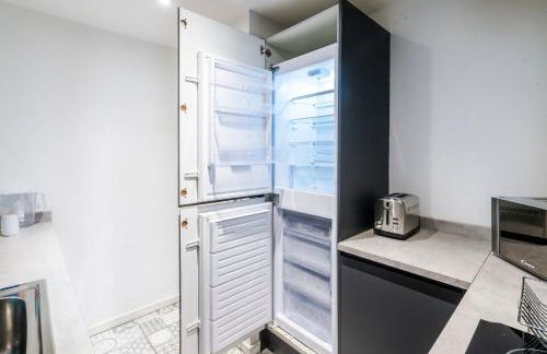 Great Location 2 Bedroom House in Nottingham, Private Garden, Fast Wi-Fi and Free Parking - Photo 15