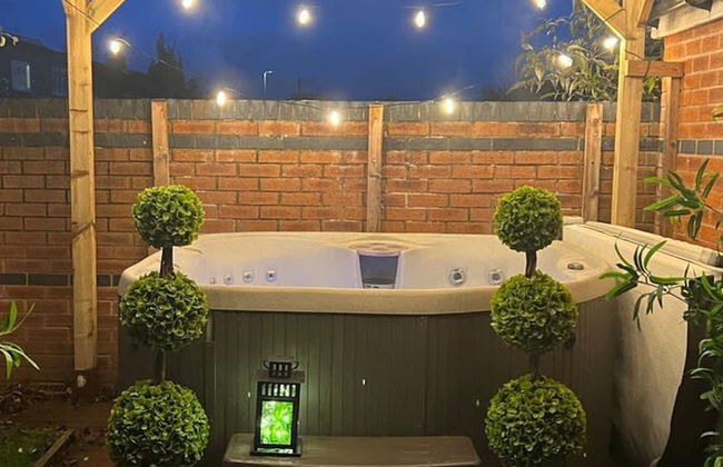 The Cheshire Gathering - Hot Tub 8 Bedroom - Photo 27