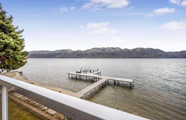 Spacious Lakefront Condo w Amazing View - Photo 20