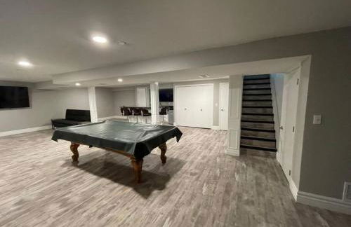 Private 4 Bedroom Home with a hot tub - Foto 8